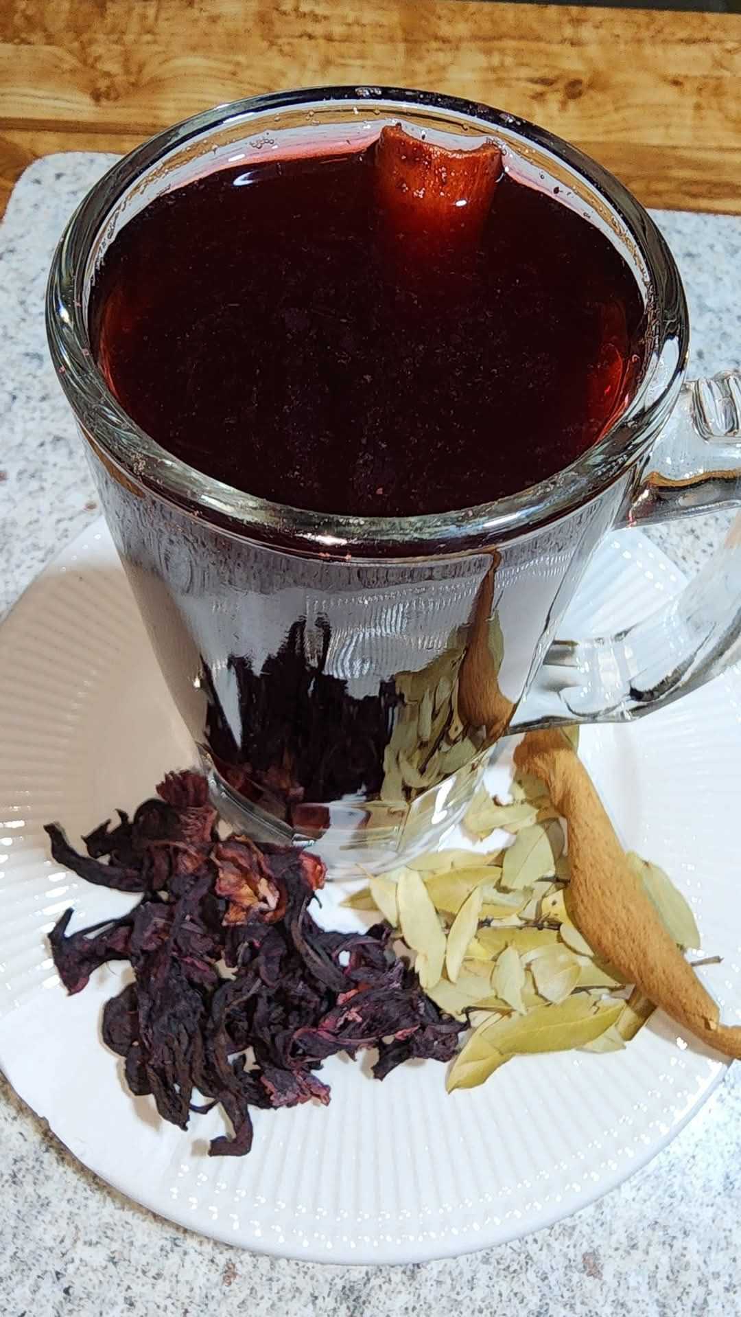 Hibiscus, Bay Leaf, and Cinnamon Tea: Preparation and Health Benefits