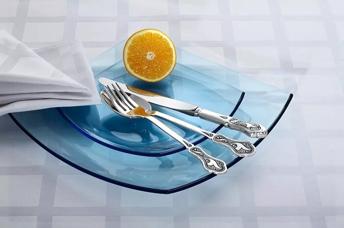 Lemon restores the shine of cutlery. / Photo: silverexpo.ru